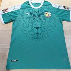 Senegal 2018 away kit in men’s large. Good condition.
